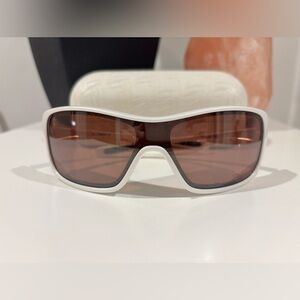 Oakley  polarized white frame pearled